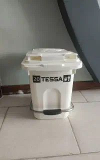 سطل زباله پدالی