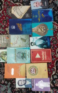 فروش کتاب مذهبی و شهدا و حوزه علمیه