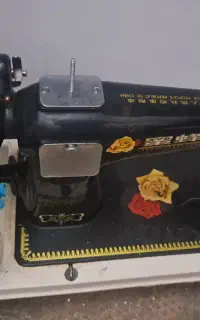 چرخ خیاطی دستی.