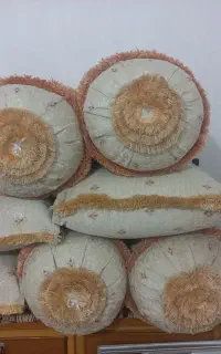 بالش و پشتی کرم رنگ