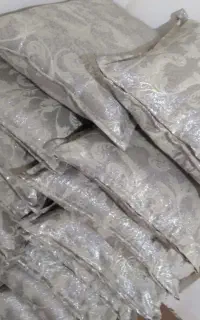 بالشت همراه با رو بالشتی