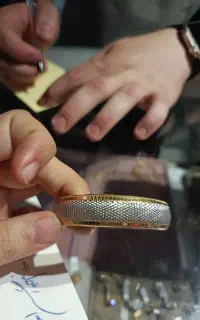 ۳۰گرم طلا دارم
