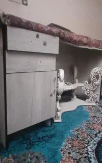 میز کار و کامپیوتر