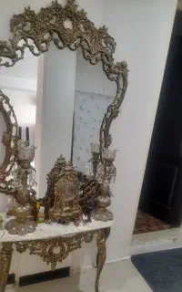 یک عدد آیینه و شمعدان