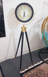 ساعت ایستاده