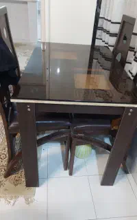 میز و صندلی۴نفره نهارخوری.