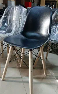 میز و صندلی پایه ایفلی و پایه اسپایدر