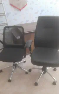 دو عدد صندلی مدیریتی .