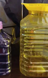 دبه ترشی و آب