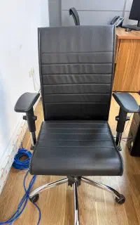 صندلی کارشناسی در حد نو