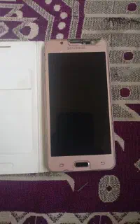 سه گوشی موبایل