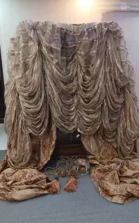 پرده سلطنتی