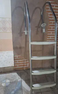 نردبان استخری ۴ پله درحد نو