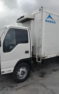 یک دستگاه ایسوزو۸تن...