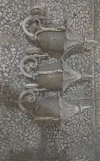 سه تا چراغ آویز حیاطی باغی و سه عدد کفی بیل