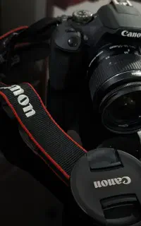 دوربین عکاسی کانن ۲۰۰۰دی،با لنز