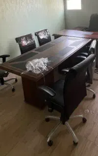 میز مدیریت و کنفرانس