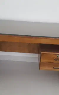 فروش  میز . کتابخانه . فرش