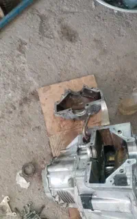 مکانیک تعمیرگاه اتومبیل پورقیصر