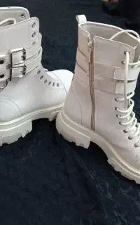 بوت شیری سایز ۴۰ نو لژ دار