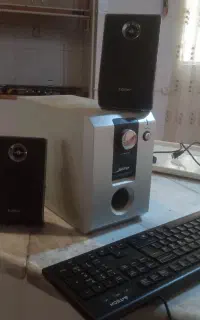 اسپیکر و کیبورد کامپیوتر