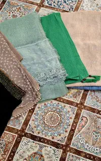 تعدادی شال در حد نو