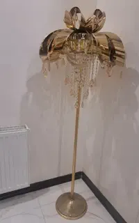 آباژور ایستاده