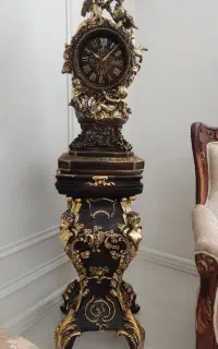ساعت ایستاده کلکسیونی کنار سالنی طرح فرشته ورق طلا