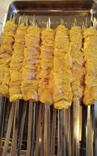 کباب زدن و فیله مرغ تمیز کردن