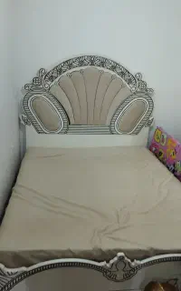 تخت نو با دوتا پاتختی