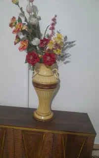 گل وگلدان