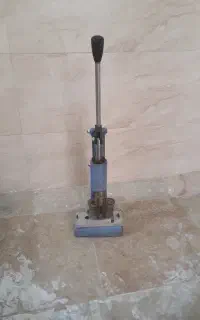 پرس دستی دکمه و پرچ‌