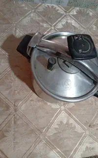 قابلمه زودپز هشت لیتری