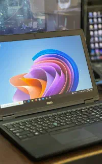 لپ تاپ قدرتمند Dell i5 7500 HQ نسل 7 مشابه آکبند