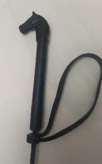 کلاه و شلاق کله اسبی سوارکاری