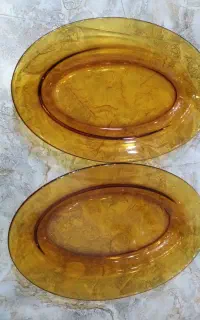 دو دیس کوچک عسلی