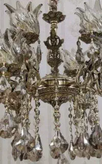 یک عدد لوستر برنجی نو