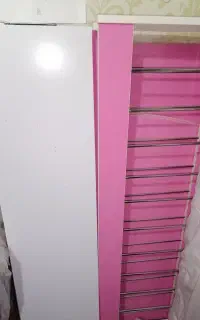 یک عدد تخت و تشک خوشخواب کودک