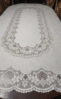 دو عدد رومیزی توری و پارچه‌ای