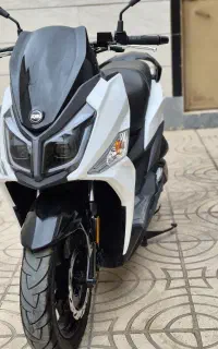 sym j200