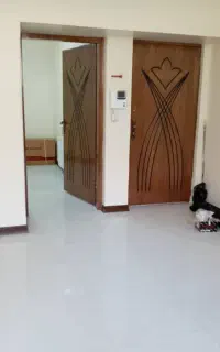 نظافتچی دفترکار خانم جوان