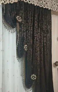 شال کنار پرده
