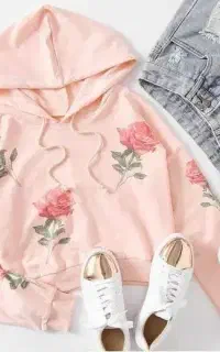همکار خانم برای لباس