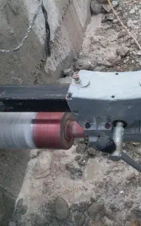 سوراخ کاری با دستگاه کرگیری سقف بتن دیوار برشی