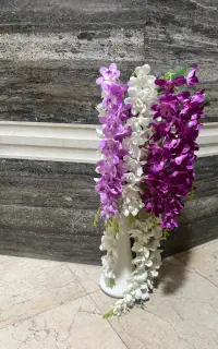 گلدان و گل مصنوعی