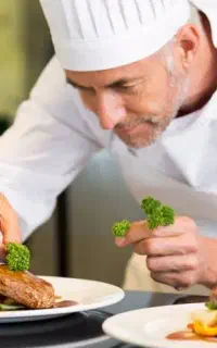 آشپزم جویای کار