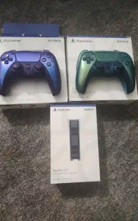 دسته بازی ps5 و پایه شارژ دسته اصلی ps5