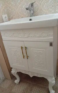 روشویی کابین دار همراه با آینه و باکس