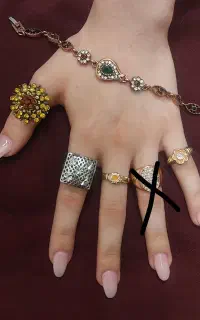 انگشتر دستبند گردنبند ساعت گل سینه