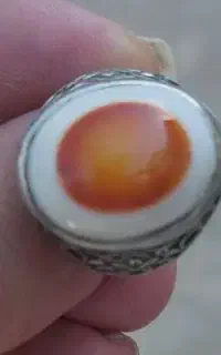 انگشتر نقره با سنگ زمینه سفید تک چشم میزون